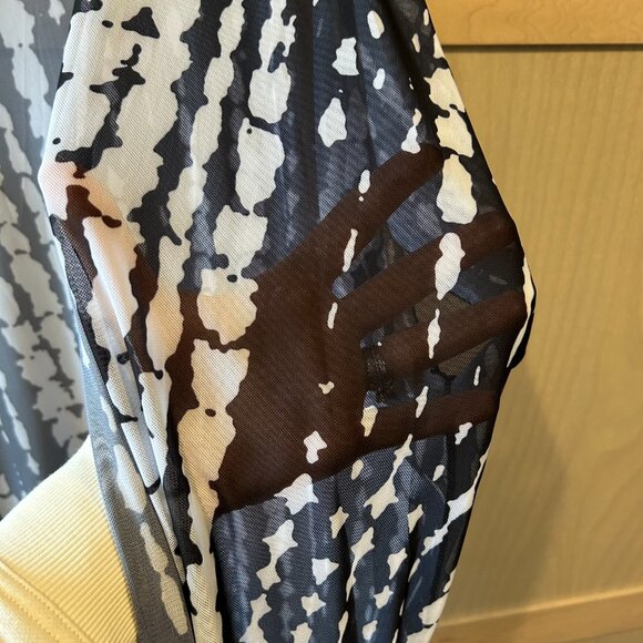 Black and White Mesh Swimsuit Coverup with Belt Size XL - Picture 7 of 9